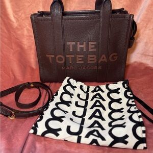 Marc Jacobs The Leather Medium Tote Bag- Ganache